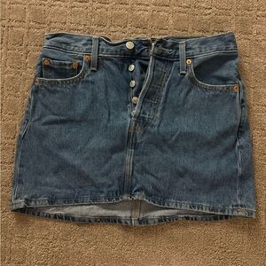 Women’s Levi’s mini denier skirt size 26 worn once
